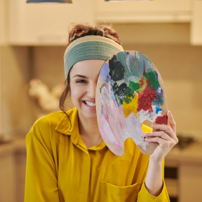 A customer enjoying a creative moment with her DOXCORA kit